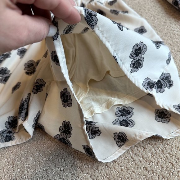 Fraiche by J Romper Surplice Wrap Top Cream Gray Floral Boho Long Sleeves SMALL - Picture 4 of 11